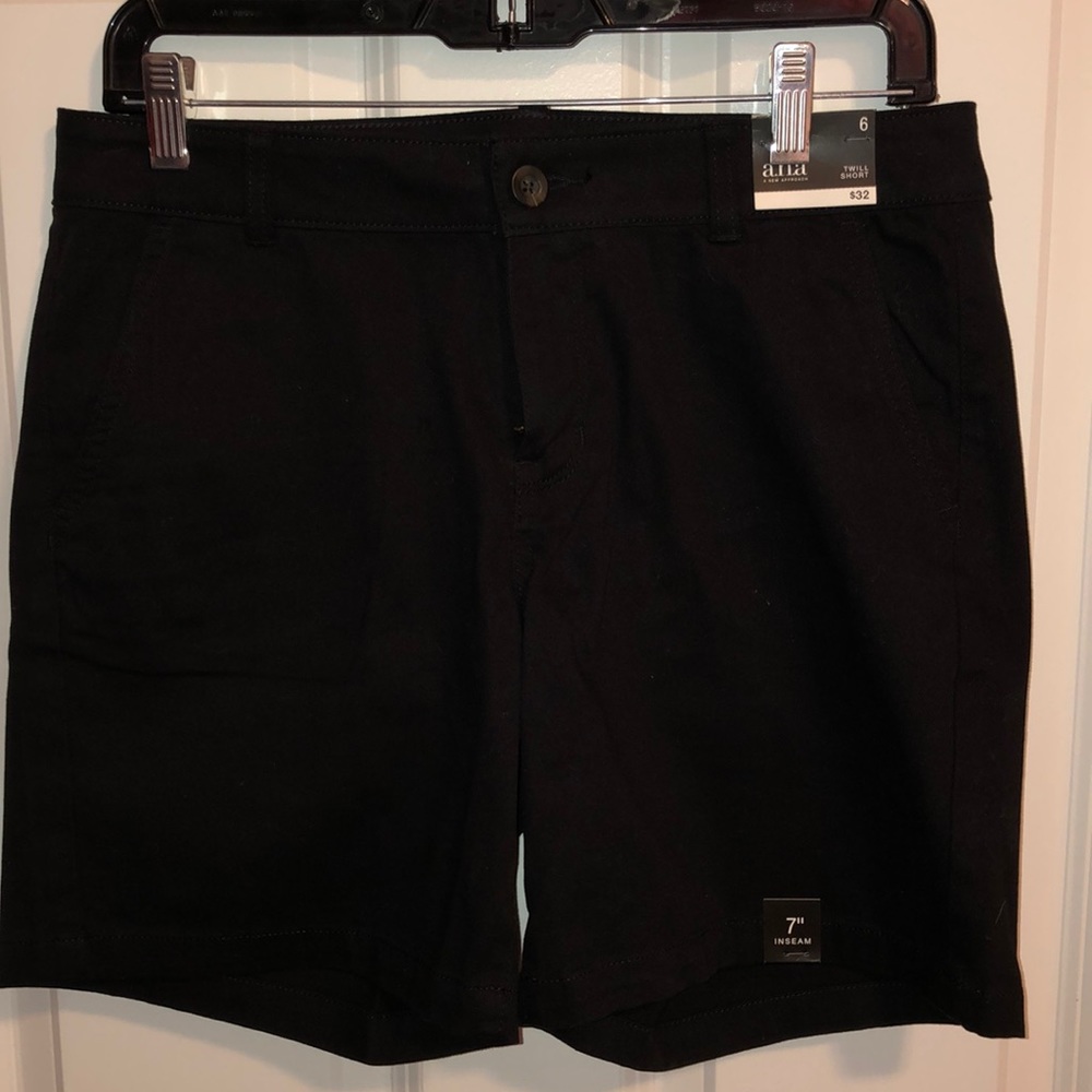 NWT black twill shorts!! Staple!!
